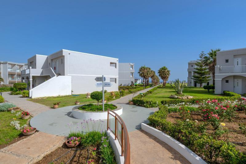Delfina Tropic Beach Paralia Kourna Exterior photo