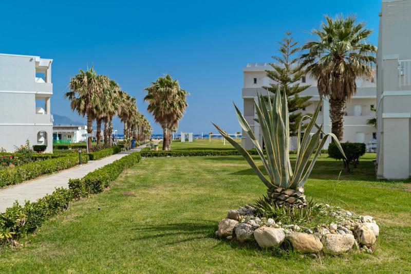 Delfina Tropic Beach Paralia Kourna Exterior photo