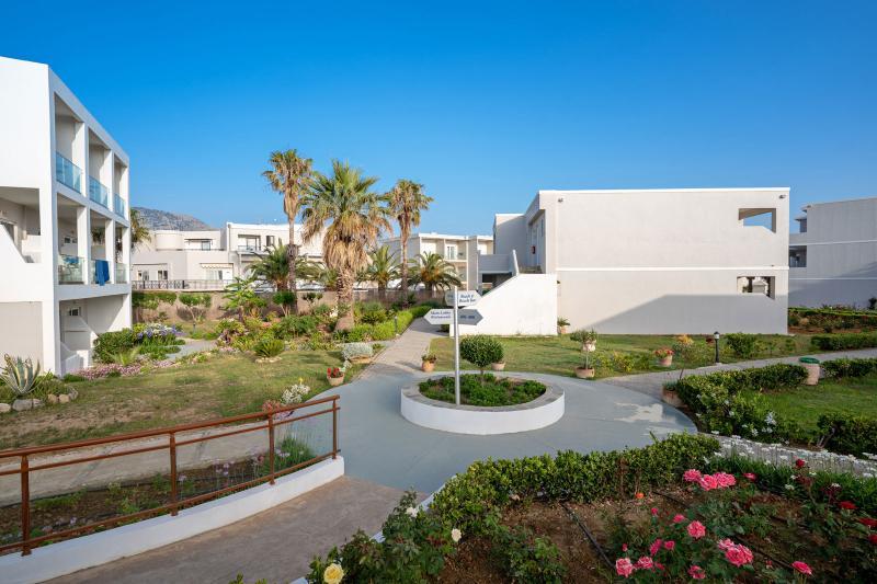 Delfina Tropic Beach Paralia Kourna Exterior photo