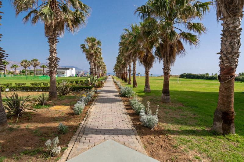 Delfina Tropic Beach Paralia Kourna Exterior photo